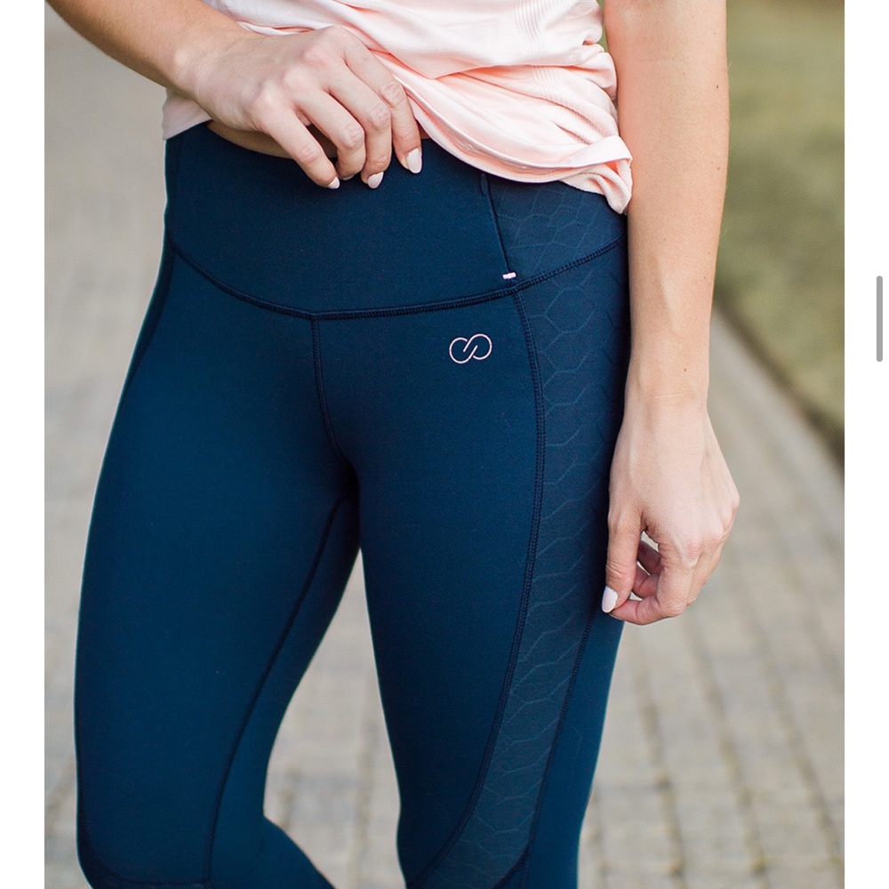 CALIA Textured Mesh Capri Legging - Picture 4 of 14
